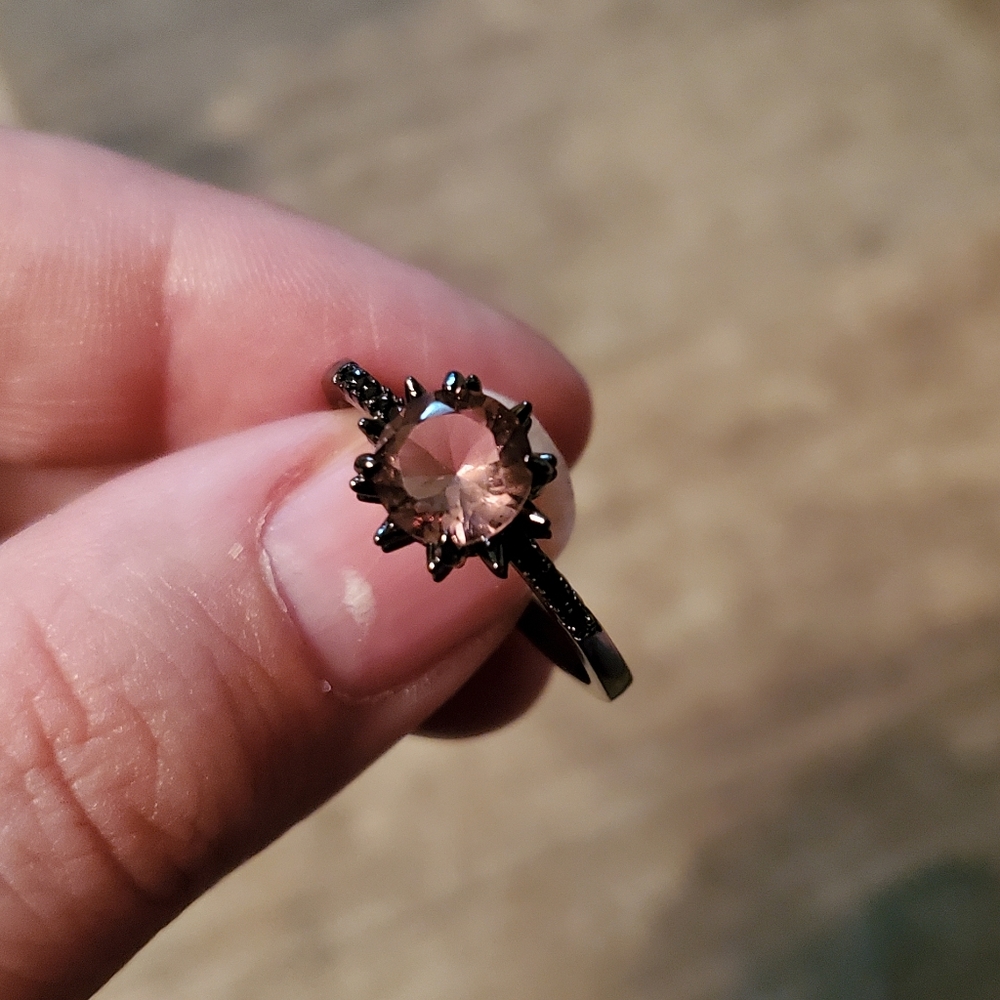 Black ring with light pink Stone